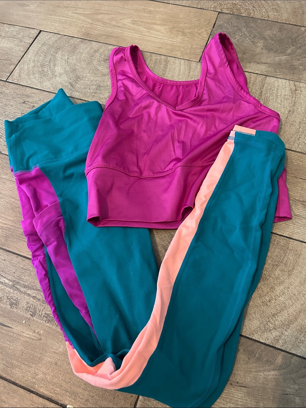Fabletics Colorblock Activewear Set | Sports Bra M & High-Waisted Leggings S